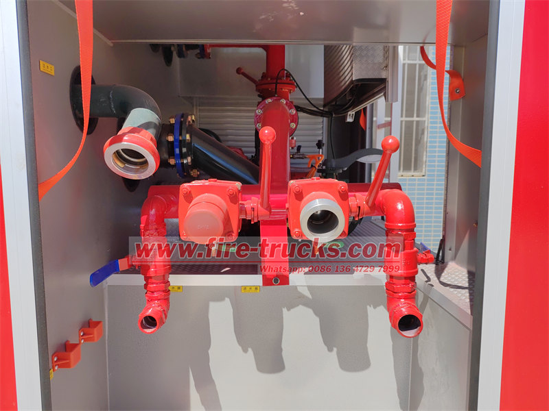 Dongfeng 4×4 fire truck pump room