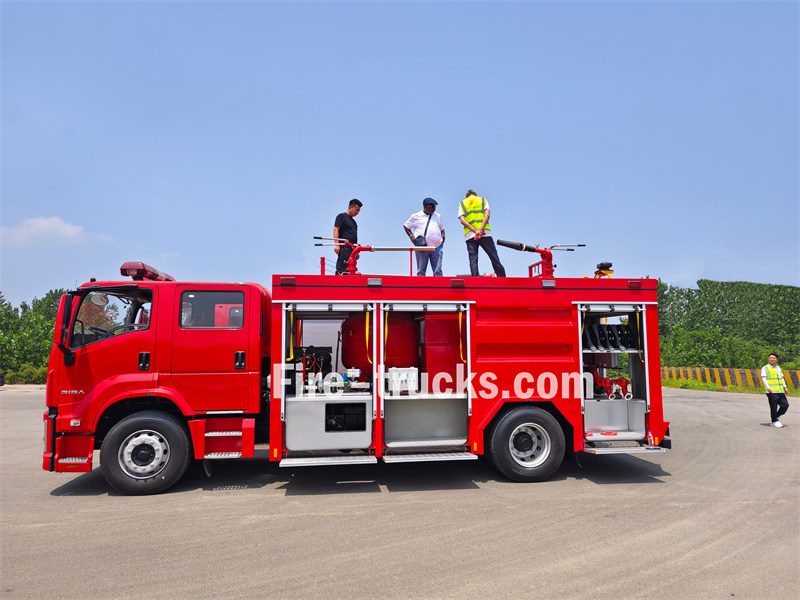 isuzu FVR wate foam fire fighting vehicle