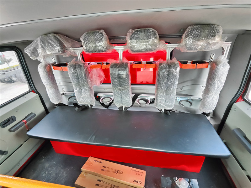 Rear mounted SCBA seats for air apparatus