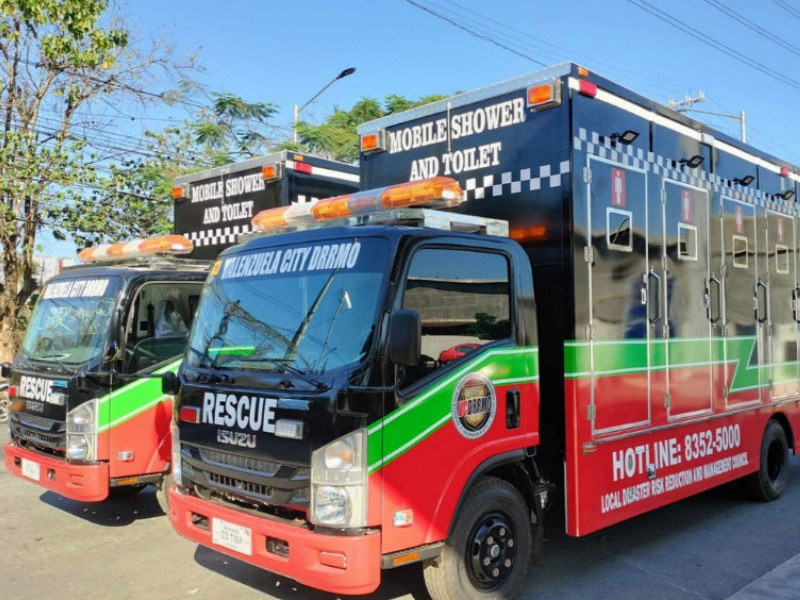 Gambar Pancuran Kecemasan Bergerak Isuzu dan Kenderaan Tandas
