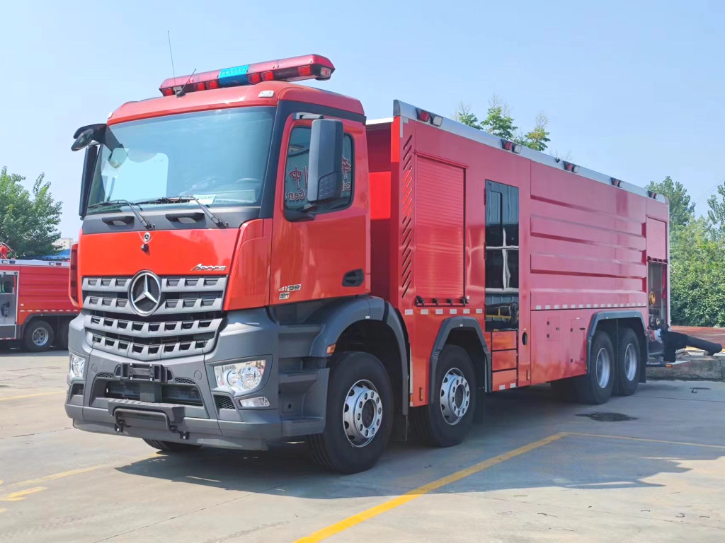Arab Saudi Benz Actros 580hp trak bomba busa berat